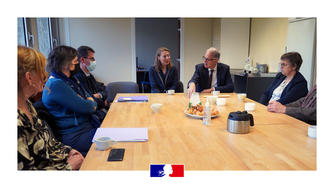 Philippe Mahé, préfet du Finistère, rencontre les personnels du SIAO de Quimper